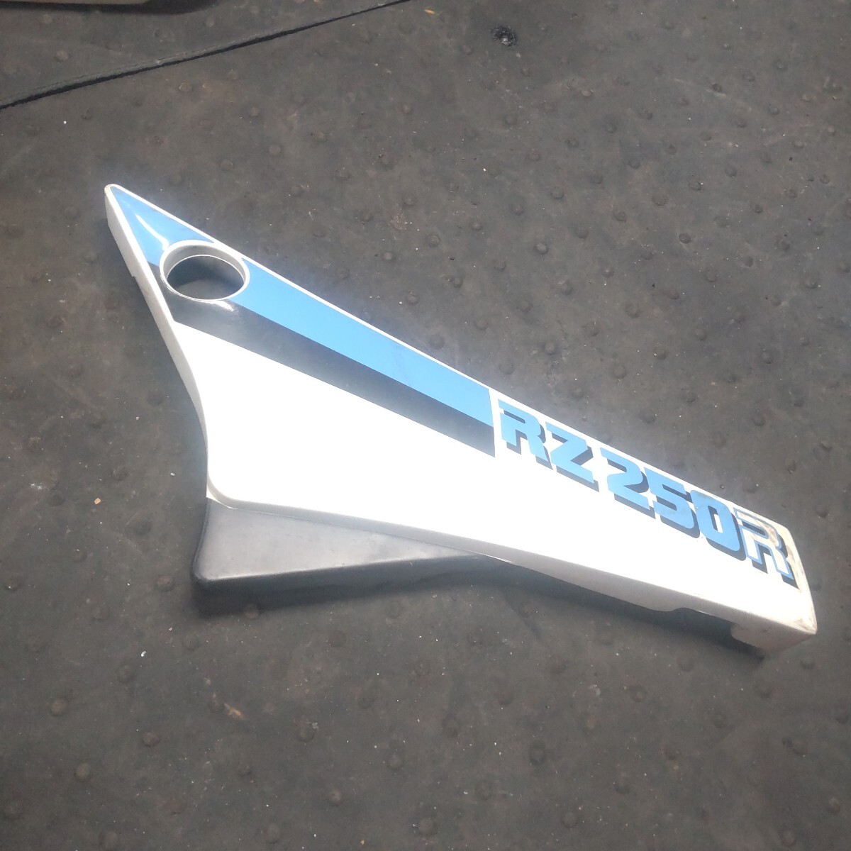 サイドカバー ☆ RZ250R ヤマハ RZ250 Yahoo!オークション 右 - RZ250 