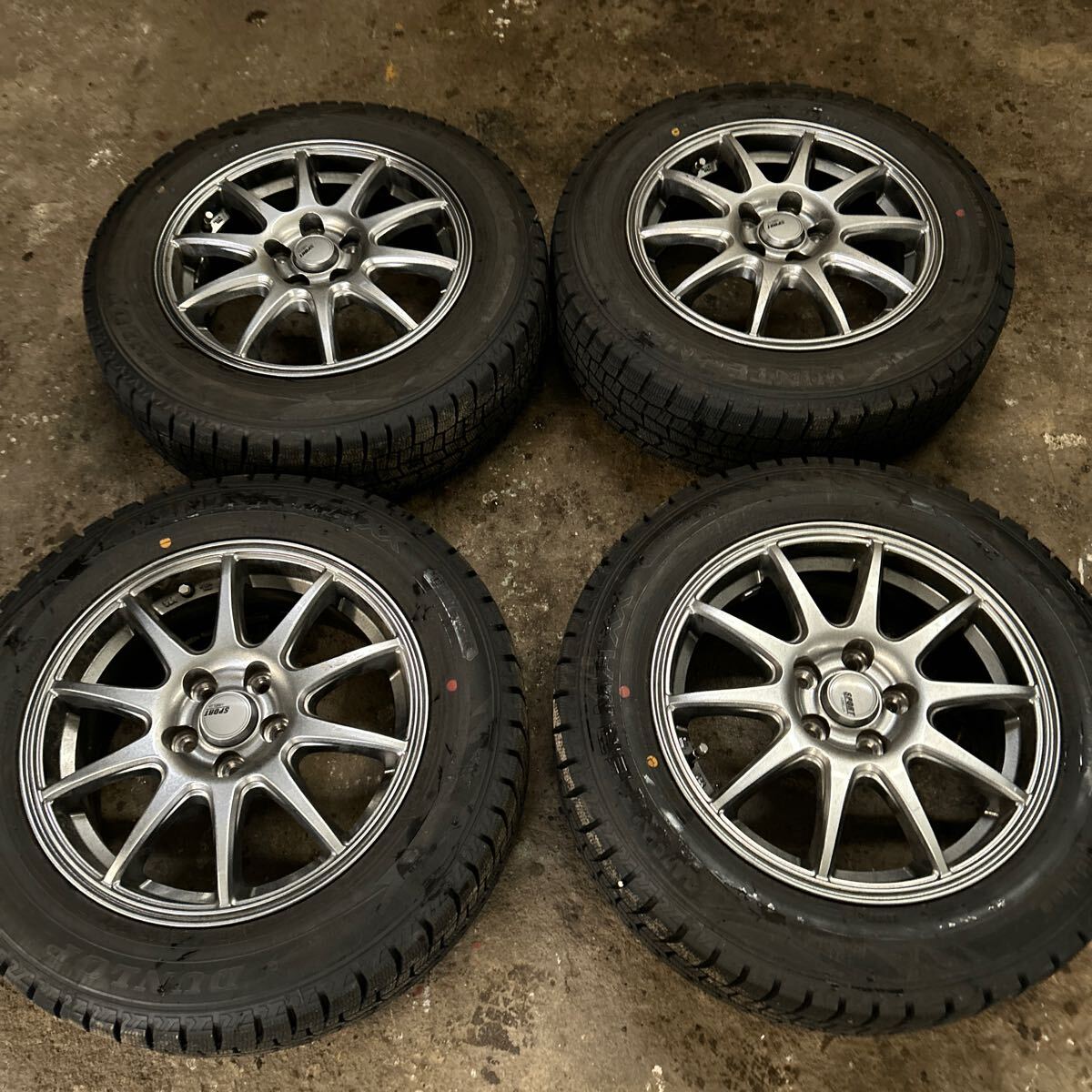 ダンロップ 185/65R15 4本セット 22年式 バリ山 アルミ付き