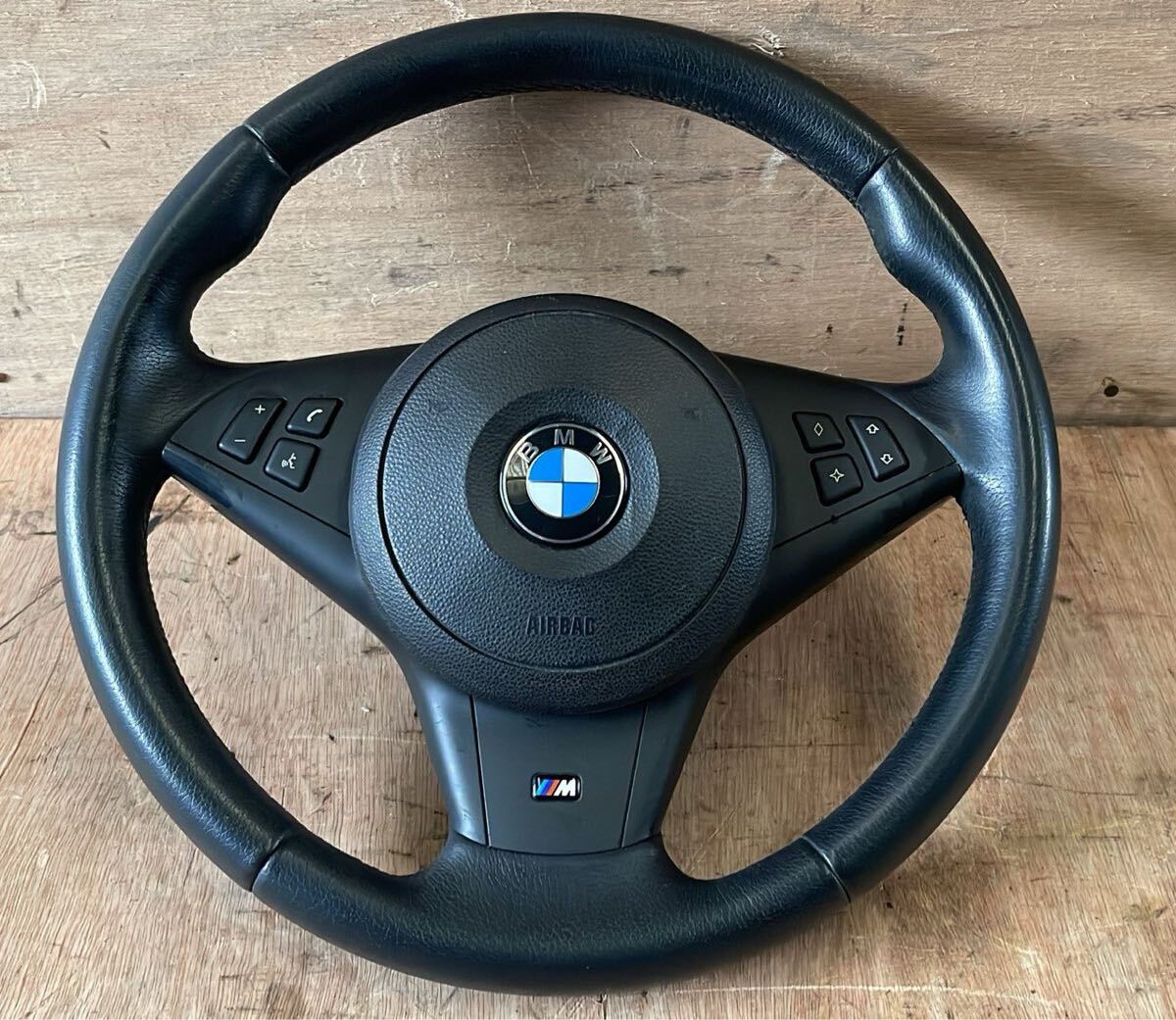  BMW 5 SERIES-NE25-NE30-NA25-NA30-NB44-NB48-E60-車のステアリングハンドル M -B0724(パーツ)｜売買されたオークション情報、yahooの商品情報をアーカイブ公開 - オークファン その他