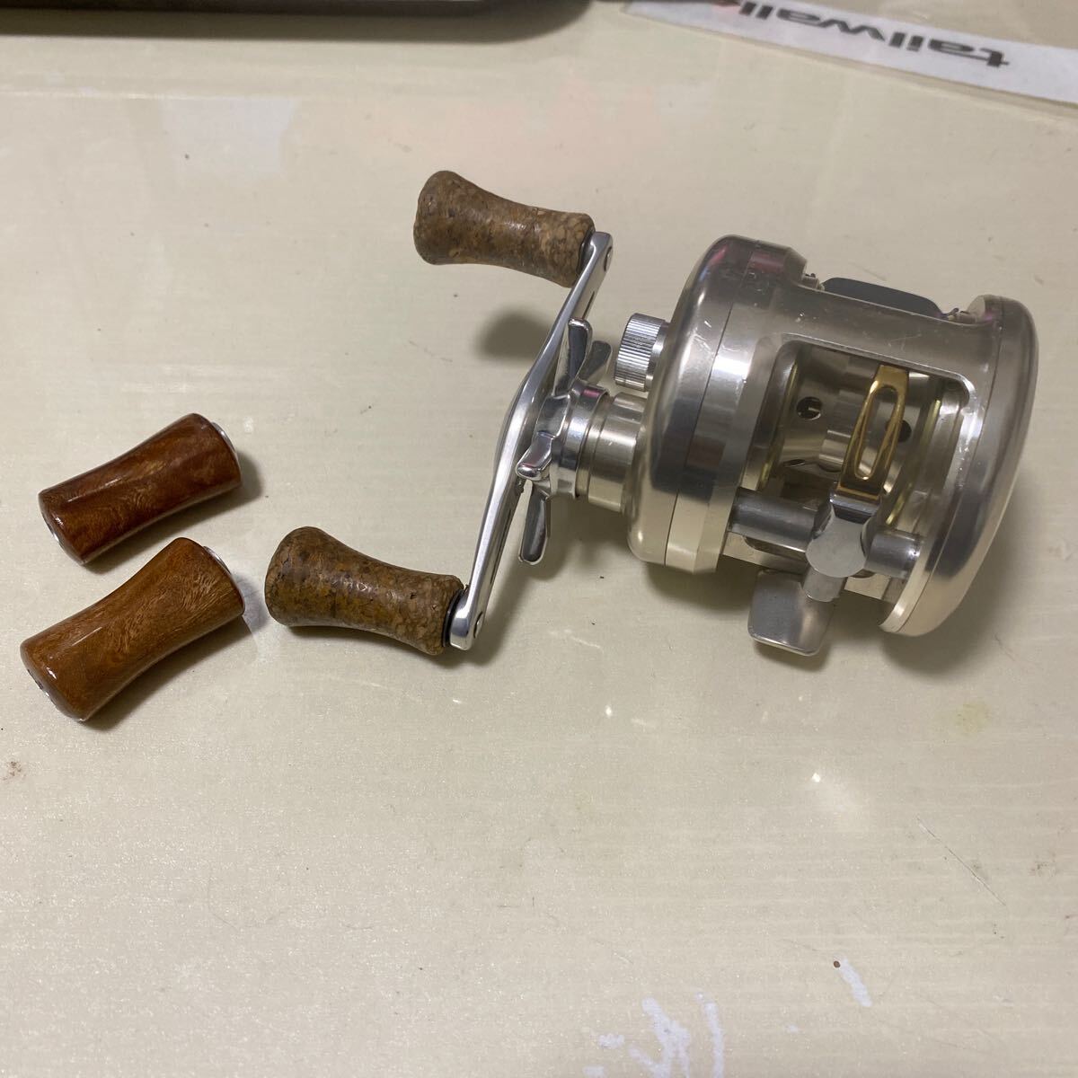 ダイワ　ミリオネア　CV-Z 205 ウッドハンドル付　_1