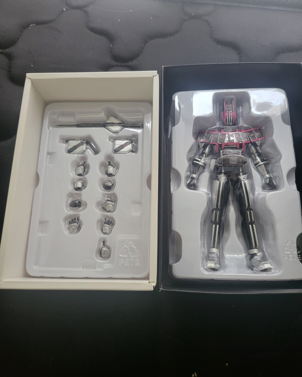 S.H.Figuarts 真骨彫製法 仮面ライダーディケイド コンプリートフォーム_3