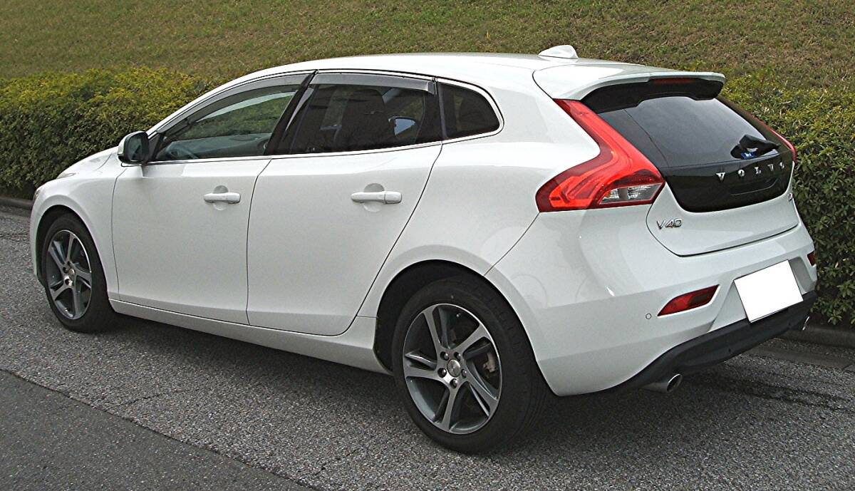 艶美車＆D-TB！良燃費21km、2.0 D4インスク、検R8年10月、8速AT、黒革、LED、ナビ＆TV＆Bカメラ、快調＆禁煙＆買得車_2