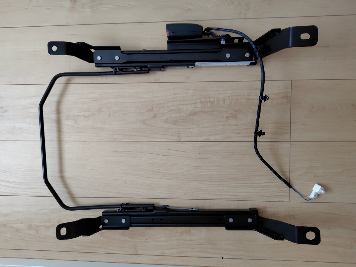 RECARO レカロ シートレール 運転席側 FIT　GE8、GP4など　SR7 セミバケ_1