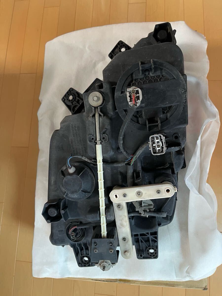 UDトラックス クオン 左 助手席 LEDヘッドライトKOITO 100-25801 52846-32784 破損なし_3
