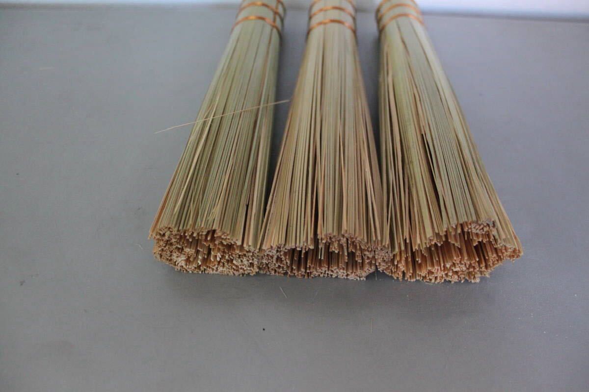 竹 ササラブラシ 8寸 (約24cm) の3本セットです。天然の竹使用 お店の厨房にいかがですか。_3