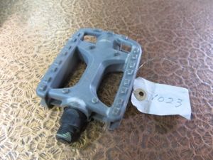 (^－^)　〒230円　ちょっと大きめ　 ペダル　左のみ　（1023）　【千葉市引取OK・パパチ