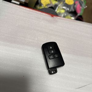 送料無料☆トヨタ　ヴォクシー　ノア　 エスクァイア 80系 シエンタ等スマートキー 4ボタ