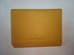 LS415 ハッシュパピー 定期入れ 【 未使用】本革 黄色 イエロー 角シボ 2面 パスケース