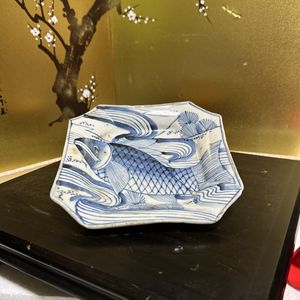 染付角皿の値段と価格推移は？｜6件の売買データから染付角皿の価値が