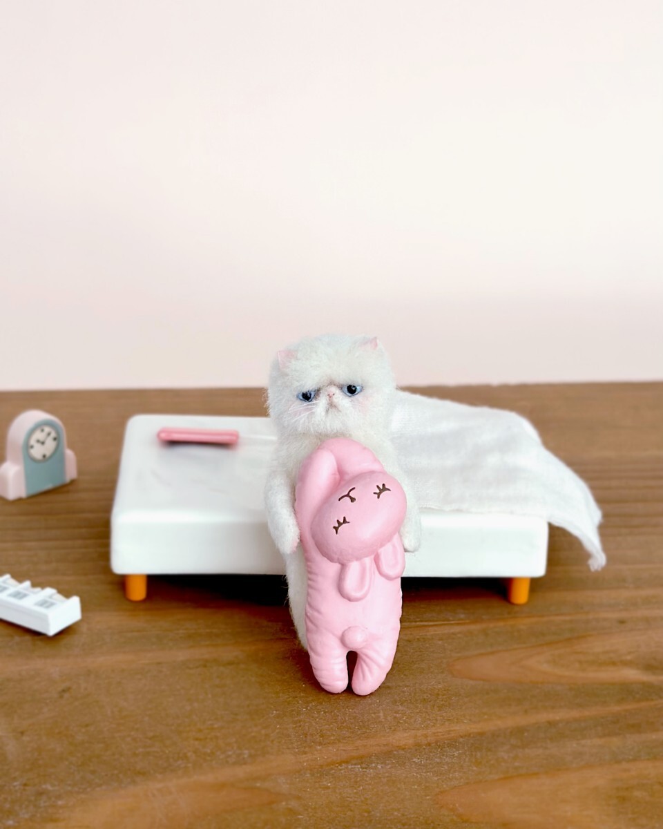 nenne. 白猫 エキゾチックショートヘア 羊毛フェルト ミニチュア cat