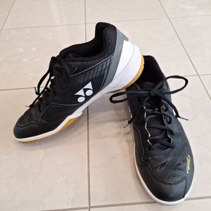 中古品　YONEX　SHB65Z3　28.5センチ