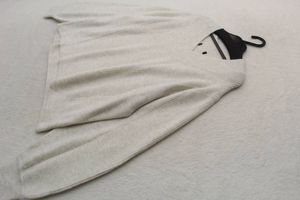 9515 新品 Vネックニットプルオーバー ライトグレーＦサイズ