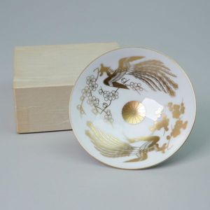 最終値下げ‼️‼️【新城猪之吉 作】昭和三年 純銀製 天皇家御下賜品 菊花紋章 Yahoo!オークション - 皇室下賜品 1928年（昭和3年）天皇皇后陛下御下