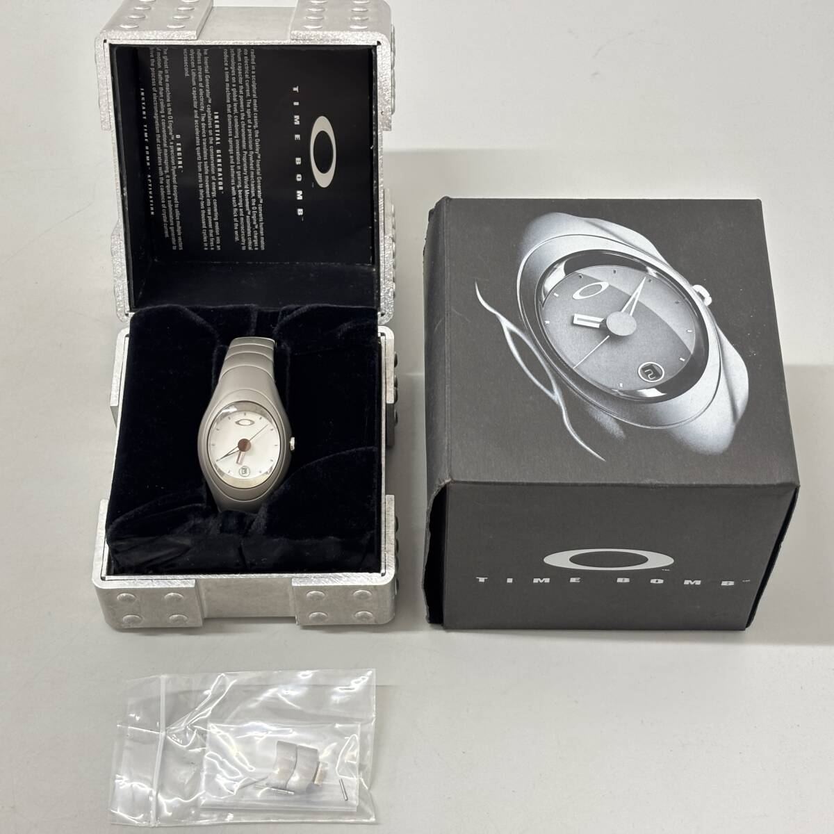 OAKLEY 腕時計の値段と価格推移は？｜6件の売買データからOAKLEY 