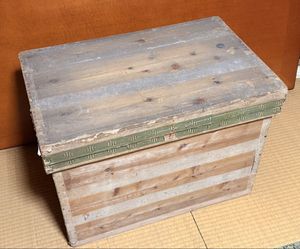 アンティーク 衣装ケースの値段と価格推移は？｜12件の売買データから