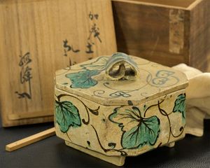 尾形乾山の値段と価格推移は？｜73件の売買データから尾形乾山の価値が