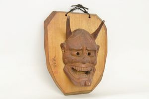 木彫り やぶ面 鬼面 伝統工芸品 鬼 木彫のYahoo!オークション(旧ヤフオク!)の相場・価格を見る｜Yahoo