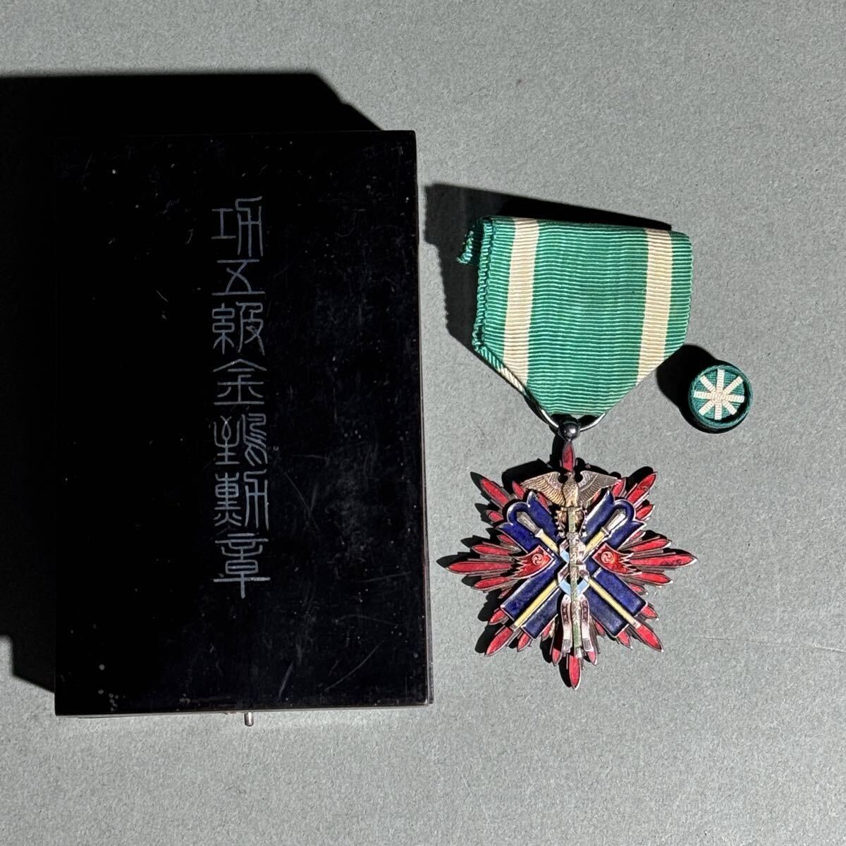 旧日本軍勲章の値段と価格推移は？｜95件の売買データから旧日本軍勲章