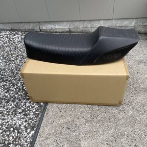 ジュリアーリシート当時物の値段と価格推移は？｜6件の売買データから