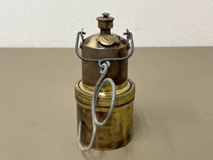 カーバイトランプの値段と価格推移は？｜12件の売買データからカー