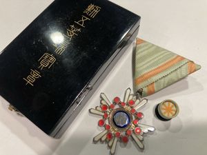 勲五等瑞宝章の値段と価格推移は？｜45件の売買データから勲五等瑞宝章