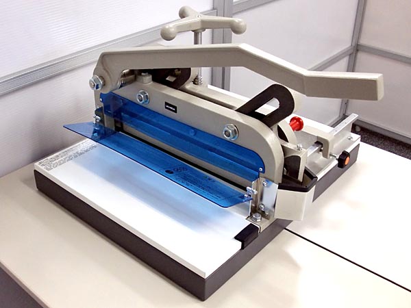 内田洋行 断裁機 SC-30型 断裁枚数500枚 アウトレット品 美品 