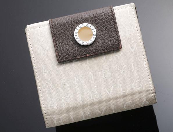 Y4709E 本物 ブルガリ ロゴマニア Ｗホック 二つ折 財布