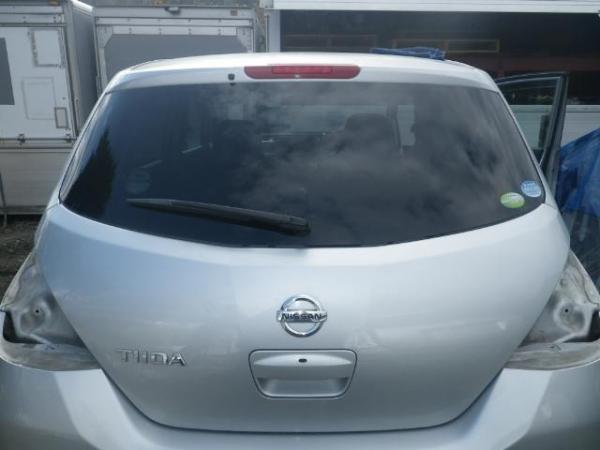 DBA-C11 ティーダ 15M H23年リアゲート/バックドア