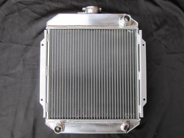 超特価 3層 52MM アルミラジエーター サニー ダットサン