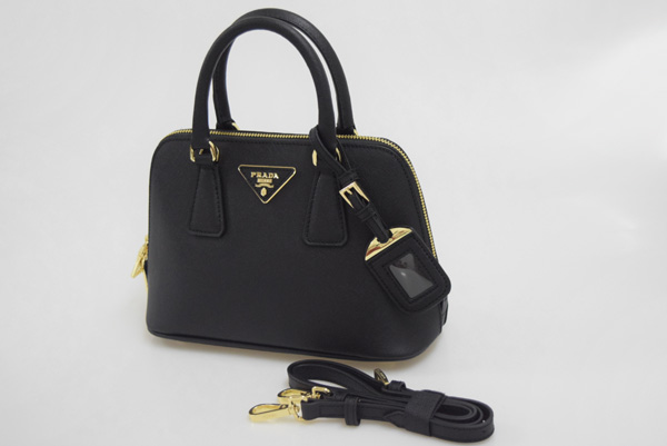 プラダ　型押しカーフ　2WAYハンドバッグ　ブラック　PB123