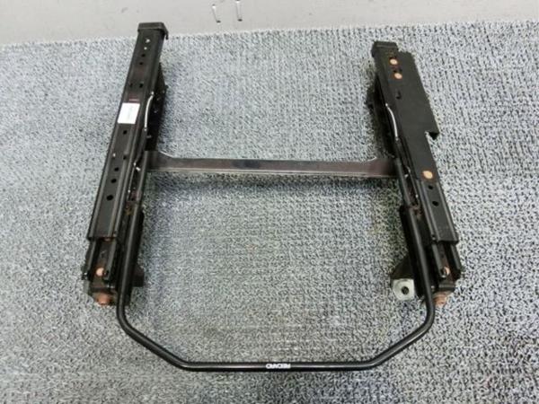 【激安!】SCP100 NCP100 ラクティス レカロ セミバケシート 右側