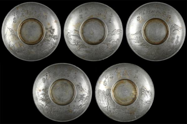 【夢工房】唐物古錫漢詩山水風景図彫茶托五客　在銘　KW70