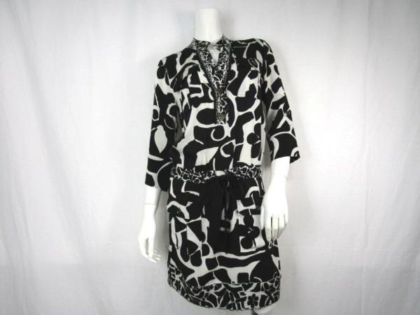 中古ダイアンフォンファステンバーグシルク7分袖ワンピース黒白2