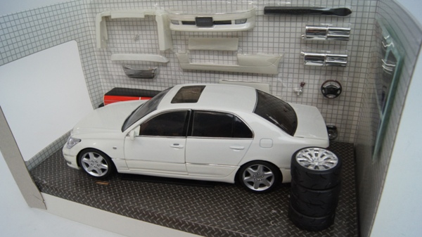 ホットワークス 1/24 トヨタ セルシオ 30 後期 2004 ホワイト