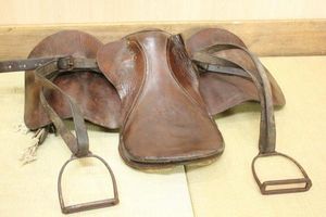 フランス製アンティークレザー製乗馬用鞍 年代物