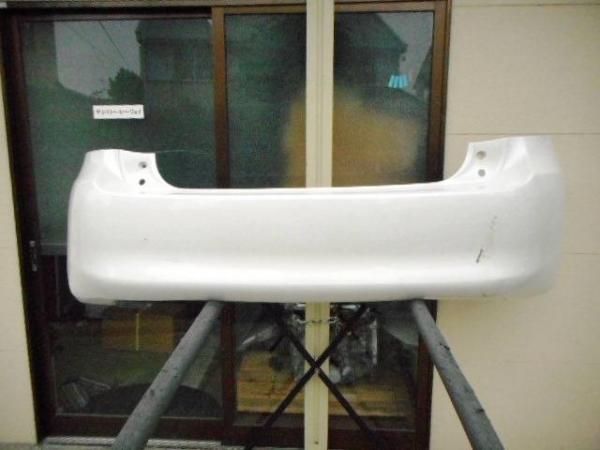 NZE151 オーリス リアバンパー パール 070 52159-12A40 前期