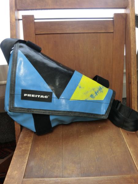 FREITAG ナイトライダー オシャレ メッセンジャー バッグ ブルー