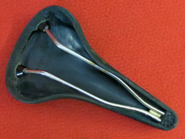 栗)ITALIA製COLNAGO刻印バックスキン黒サドル中古9735♭