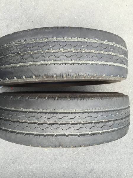 バリ溝☆ブリジストン　215/70R17.5　118/116LT　