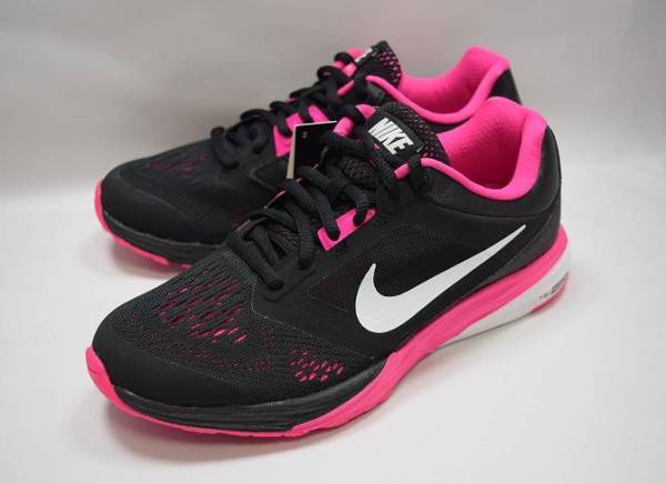 ◎新品即決◆NIKE WMNS TRI FUSION RUN MSL 24，5cmの方に♪