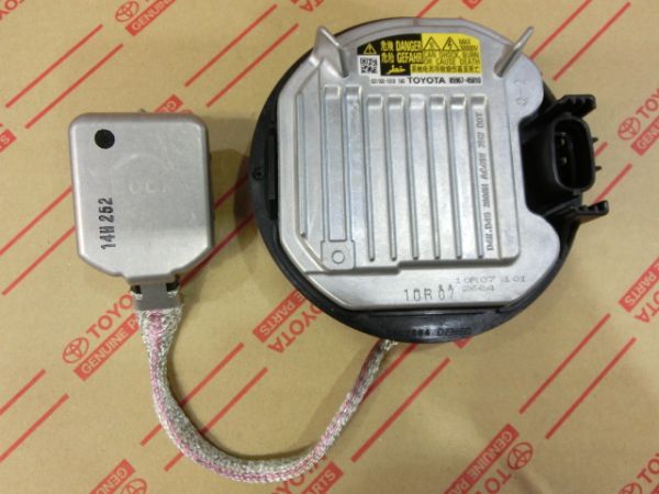 7076◎新品純正/NCP81（シエンタダイス）HID/D4S/バラスト
