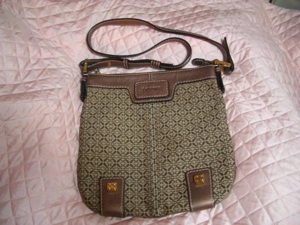 ロエベのカッコいいショルダーバッグです！！