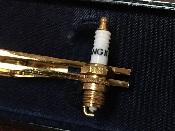 新品☆NGK スパークプラグ型ネクタイピン 金 ビンテージchampion