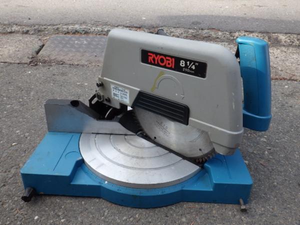 新でん】 リョービ 210mm卓上丸のこ TS-200【中古】 最終値下げ作動品