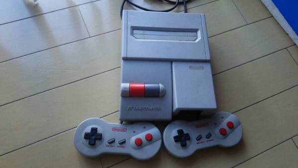 ニューファミコン　本体＋コントローラ！