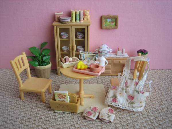 シルバニアファミリー【キャビネット花柄の小物セット】家具