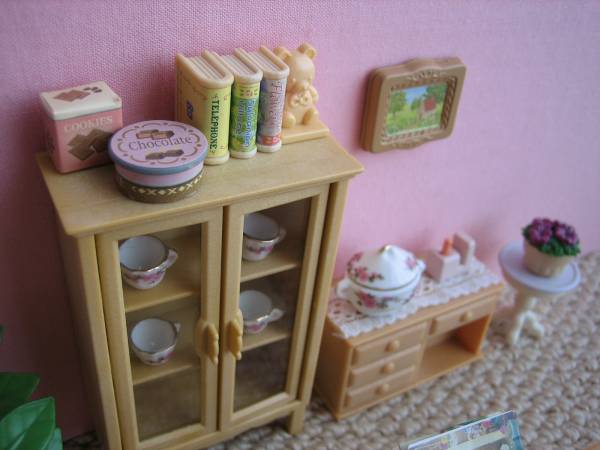 シルバニアファミリー【キャビネット花柄の小物セット】家具