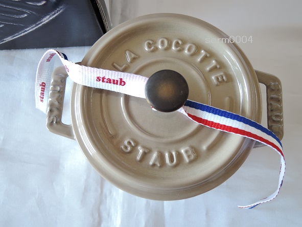 リネン　ストウブ　ココットラウンド　伊勢丹　　10㎝　新品