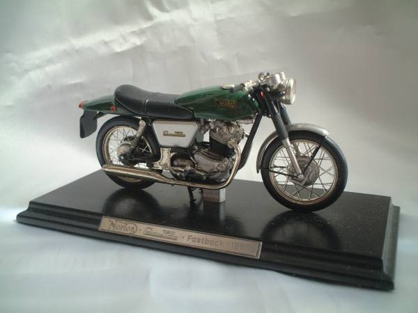 レア Scale-Bikes 製 1/18 Norton Commando Green 1969y