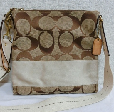ＣＯＡＣＨ☆シグネチャー斜めかけバッグ　美品　送料160円